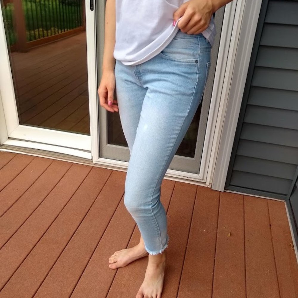 Light Wash Cropped Jeans